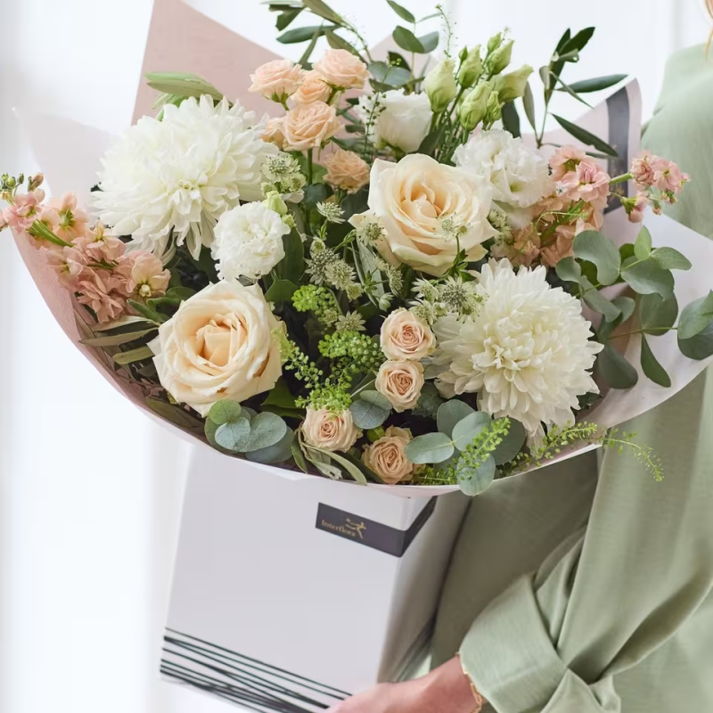 Deluxe Neutral Bouquet